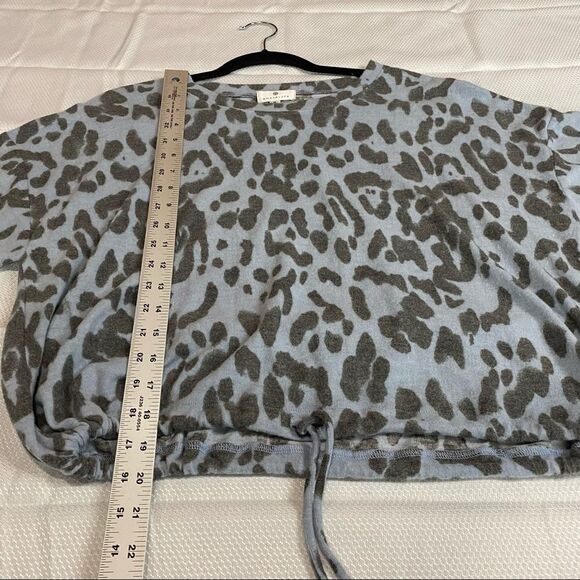 Socialite Blue Gray Leopard Animal Print Top - Picture 7 of 7